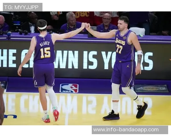 东契奇与里夫斯本赛季场均28分成最佳二人组历史第三对儿